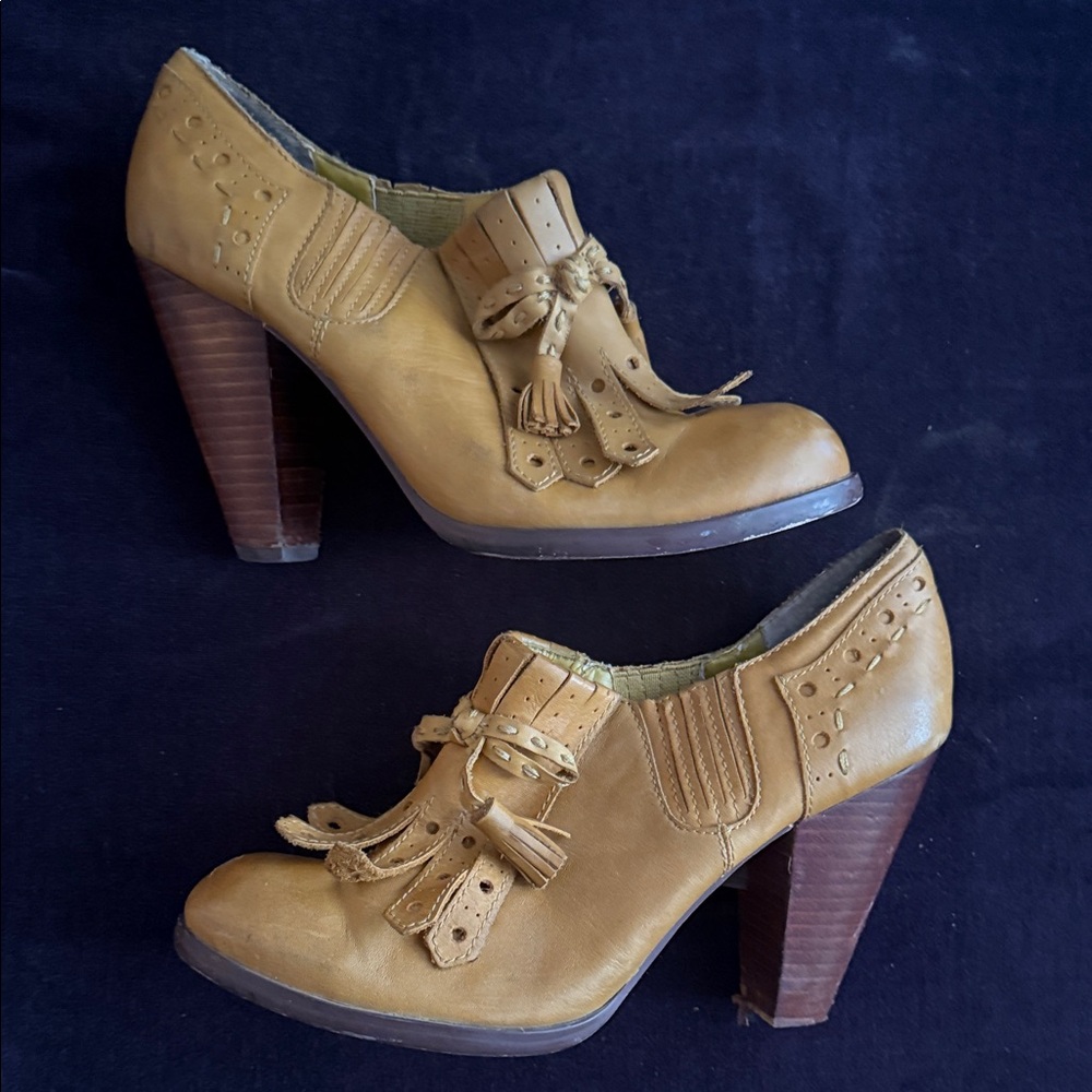 Seychelles Tan Leather Heels